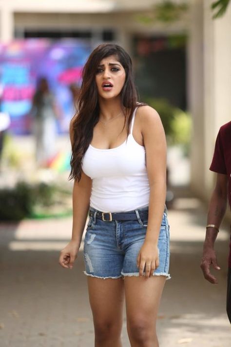 Yashika Anand, Zombie Movie, Megha Akash, Hollywood Girls, Hollywood Heroines, Oscar Fashion, Anupama Parameswaran, Zombie Movies, Kareena Kapoor