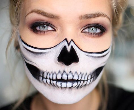 Skeleton Makeup Half Face, Half Face Halloween Makeup, Halloween Zombie Makeup, Half Face Makeup, Skull Face Paint, Halloweenský Makeup, Halloween Make-up Looks, Creepy Halloween Makeup, Halloween Makeup Diy