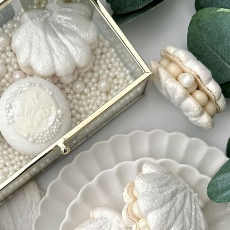 Baked by Joyce on Instagram: "✨🤍Pearl Macaron Collection🤍✨  Here are the group shots 📸 of the white chocolate wax seal macarons together with the seashell macarons. ✨⚪️🐚✨  The wax seal macarons were filled with honey buttercream 🍯🧈 and lemon curd. The seashell macarons were filled with honey buttercream and raspberry preserves.   Products used: - @foliay_llc piping bags; silicone baking mat; save 15% with promo JOYCE15 - @bakell Krazy Sprinkles small and large pearl sprinkles; white pearl tinker dust; antique white luster dust; save 20% with promo JOYCE20 - @wiltoncakes gel food colors in white and violet - @nordicware aluminum baking sheet - @bluediamond almond flour - @chsugar granulated sugar - @judeesfromscratch egg white powder  #macaron #macarons #italianmacarons #swissmacarons Seashell Macarons, Macaron Fillings, Egg White Powder, Honey Buttercream, Italian Macarons, Wedding Macarons, Macaron Filling, Raspberry Preserves, Buzzfeed Tasty