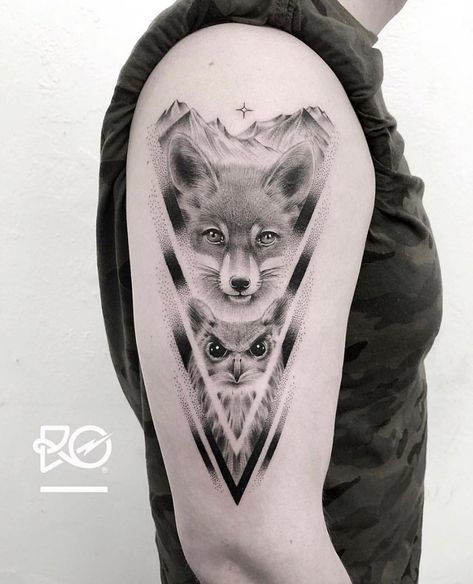 Fox Tattoo Men, Watercolor Owl Tattoos, Tattoo Stockholm, Watercolor Fox Tattoos, Fox Tattoo Design, Hand And Finger Tattoos, Feather Tattoo Design, Shape Tattoo, Owl Tattoo Design