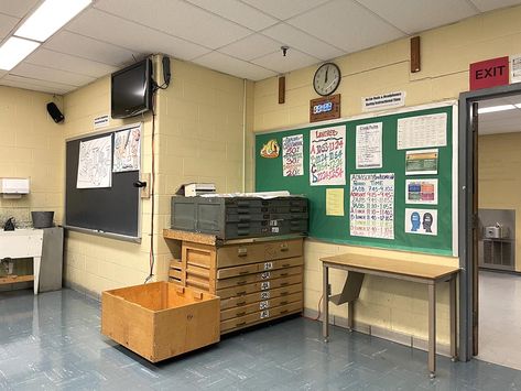 Art Classroom Organization, Cinder Block Walls, Display Artwork, Education University, Painted Ladder, Diy Display, Art Classroom Decor, Art Cart, Physical Space