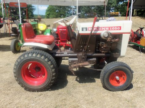 Bolens 1050 garden tractor Bolens Garden Tractor, Bolens Tractor, Garden Tractor Pulling, Small Farming, Yard Tractors, Tractor Design, Pulling Tractors, Indoor Ideas, Small Tractors