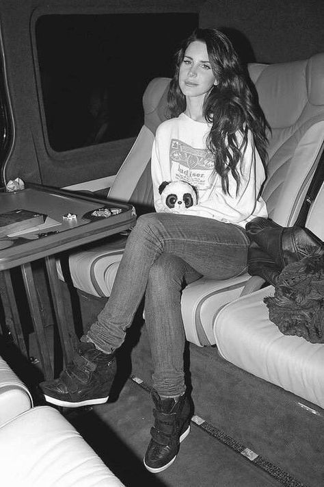 Lana Del Rey wearing a Budweiser sweatshirt holding a panda stuffed animal long dark brown beach waves hair Lana Del Rey Budweiser, Lana Del Rey Outfits, Cowgirl Style Outfits, Elizabeth Grant, Brooklyn Baby, Lana Del Ray, Jim Morrison, Cowgirl Style, Young And Beautiful