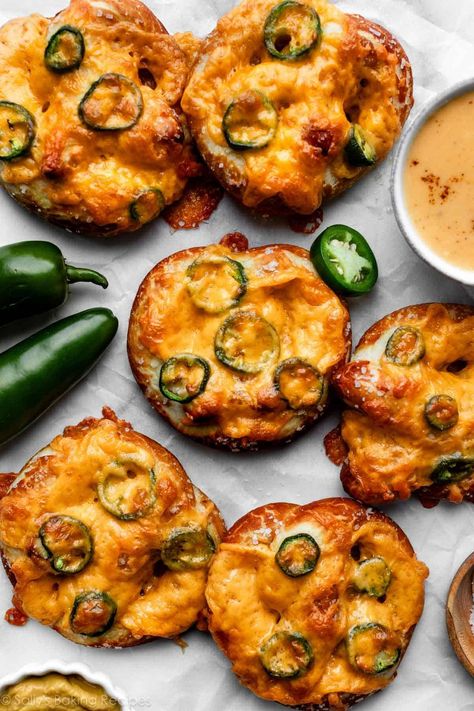 Salty Baking Recipes, Jalapeño Cheddar Biscuits, Jalapeno Pretzel Recipe, Cheddar Pretzels, Jalapeño Bread, Homemade Pretzel, Pretzel Dough, Pretzel Recipe, Donut Flavors