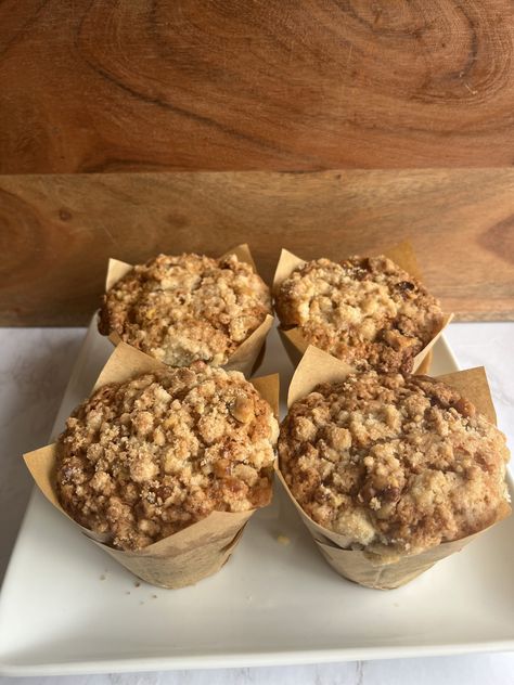 Banana Muffins - Chels Likes Cute Food Cinnamon Crumble Topping, Coffee Muffins, Blueberry Buckle, Cinnamon Crumble, Aip Desserts, Bakery Style Muffins, Coffee Cake Muffins, Cookie Recipes Unique, Cake Muffins