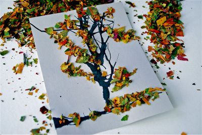 Glitter Leaves!  Crunch up some dry leaves and use them like glitter to make a fall tree. Halloween Fruit, Fall Preschool, Fall Crafts For Kids, Autumn Crafts, Kindergarten Art, Kid Activities, Creative Living, Kids Ideas, Childrens Crafts