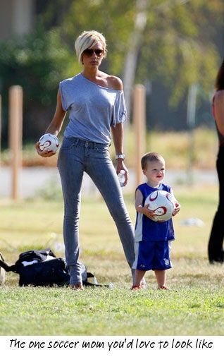 Soccer Mom Fashion, Soccer Mom Style, Soccer Moms, Homecoming Week, Victoria Beckham Style, Future Mommy, Sports Aesthetic, Mommy Life, Soccer Mom