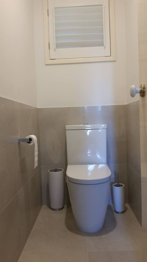 Small Toilet With Window, Toilet Room Ideas With Window, Toilet With Window, Toilet Under Window, Toilet Room Ideas, Separate Toilet Room, Small Toilet Design, Toilet Room, Water Closet