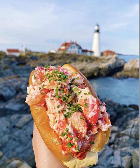 Marthas Vineyard Restaurant, New England Seafood, Maine Fall, Connecticut Style, England Lifestyle, Steamed Clams, Best Lobster Roll, England Summer, Coastal Summer