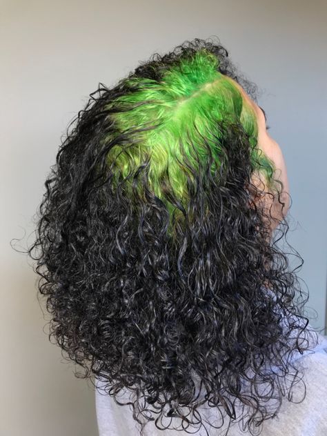 Root Hair Dye Ideas, Colored Roots Hair, Dyed Roots Curly Hair, Green Ghost Roots, Green Roots Hair, Ghost Roots Curly Hair, Roots Hair Dye, Bleached Roots Black Hair, Green Roots Black Hair