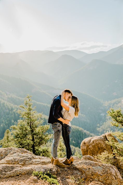 Engagement Photos On Mountain, Engagement Hiking Photos, Couple Picture Mountains, Cute Couple Pics In Mountains, Mountain Couple Poses, Engagement Photo Mountain, Engagement Photo Poses Mountains, Fall Colorado Engagement Photos, Mountain Top Photoshoot