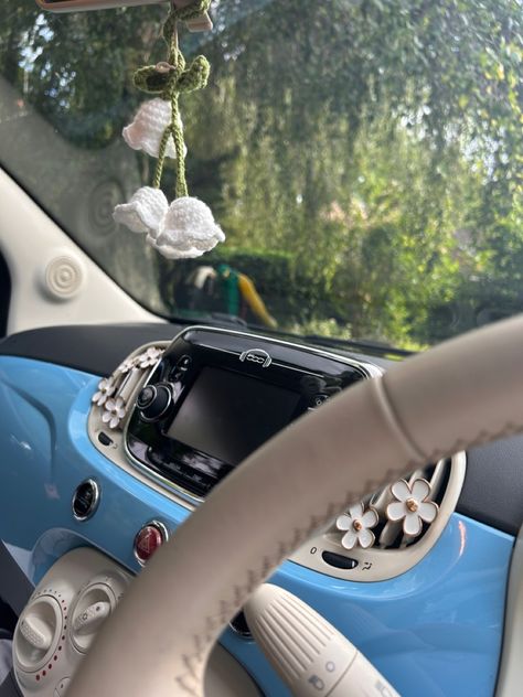 Car Interior Color Schemes, Fiat 500 Decoration, Blue Fiat 500, Car Decor Inspo Aesthetic, Blue Car Decor, Fiat 500 Aesthetic, Fiat 500 Accessories, Fiat Accessories, Fiat 500 Car