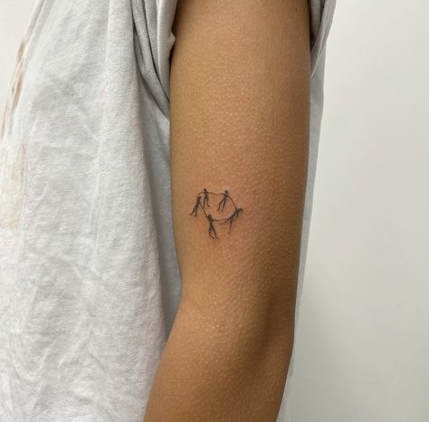 Tatuaje Studio Ghibli, Tiny Tattoo, 1 Tattoo, Discreet Tattoos, Dainty Tattoos, Subtle Tattoos, Dream Tattoos, Dope Tattoos, Little Tattoos