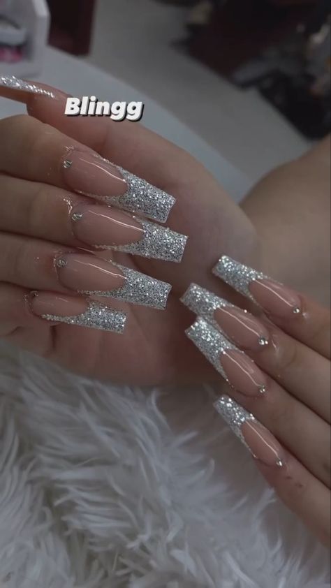 Silver Baddie Nails, French Acrylic Nail Designs, Prom Nails Silver, Reflective Nails, Long Stiletto Nails, Nails Silver, Long Nail Designs, Baddie Nails, French Tip Acrylic Nails