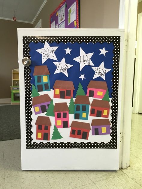 Christmas Bulletin Board Ideas, Preschool Door Decorations, December Bulletin Boards, Holiday Bulletin Boards, Christmas Bulletin Boards, Christmas Door Decorating Contest, Christmas Classroom Door, Christmas Bulletin Board, Door Decorating Contest