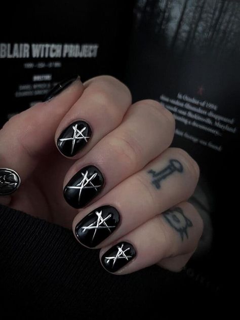 Blair Witch Nails, Goth Nail Art Short Nails, Acrylic Nails Coffin Short Gothic, Dark Edgy Nail Designs, Black Nail Designs Goth, Short Nails Gothic Ideas, Gothic Nail Designs Short, Gothic Nail Art Dark Short, Goth Bride Nails