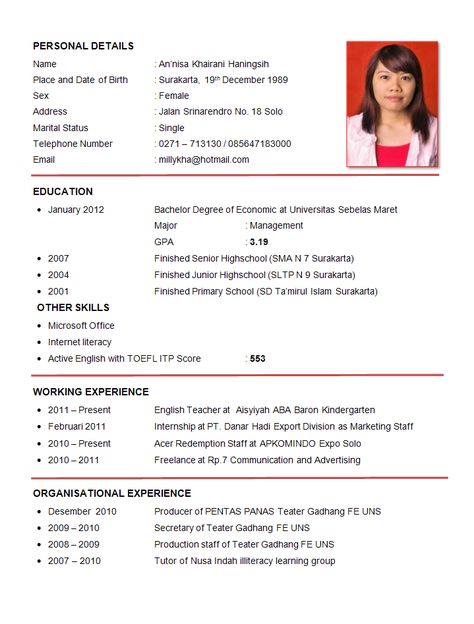 Resume Sample First Job. Do you need resume sample to help you in constructing your own resume? You need it because this is your first to create the resume. And of course this is your first job that you are trying to apply. Europass Cv, Cv Format For Job, Cv Resume Sample, Curriculum Vitae Examples, First Job Resume, Simple Resume Format, Resume Format Download, Job Resume Format, Cv Example