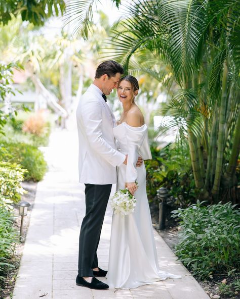 Florida 🤍 Second shot for @sarahtwohillphoto #photo #photographer #wiphotographer #wiweddingphotographer #wisconsinweddingphotographer #floridaweddingphotographer #westpalmbeach #palmbeachphotographer #jupiterfloridaphotographer #luxurywedding #luxuryweddingphotographer Tropical Wedding Photos, Tropical Wedding Photography, Jupiter Florida, Tropical Wedding, West Palm Beach, Florida Wedding, Photography Inspo, Palm Beach, Wedding Photo