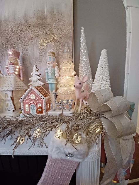 Feminine Christmas Decor, Merry Pinkmas, Pink Christmas Bedroom, Pastel Christmas Decor, Christmas Decorations Apartment, Holiday Room, Pastel Christmas, Pink Xmas, Merry Bright Christmas