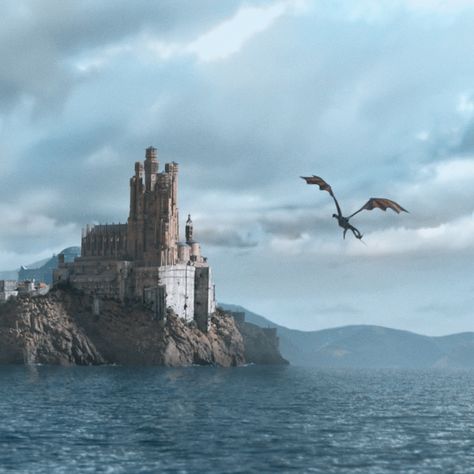 House Of The Dragon Landscape, King's Landing Aesthetic, Game Of Thrones And House Of The Dragon, Kings Landing House Of The Dragon, A Song Of Ice And Fire Aesthetic, Fantasy Land Aesthetic, Targaryen Castle, House Of Dragons Aesthetic, Kings Landing Aesthetic