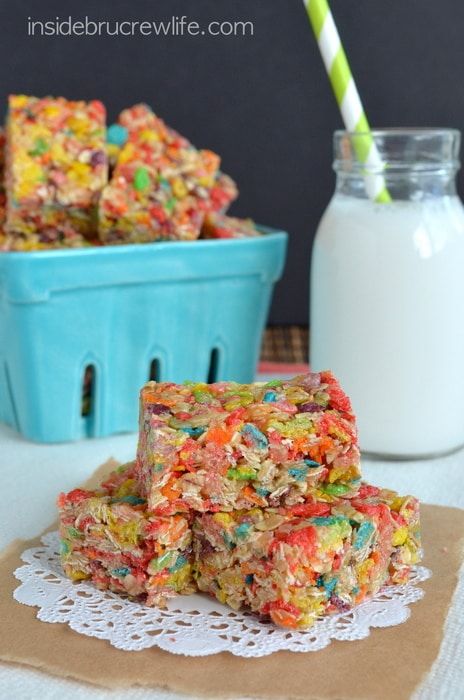 Oreo Rice Krispie Treats, Crispy Treats Recipe, Easy Granola Bars, Fruity Pebble, Fruity Pebbles Cereal, Pebbles Cereal, No Bake Granola Bars, Baked Granola, Homemade Granola Bars