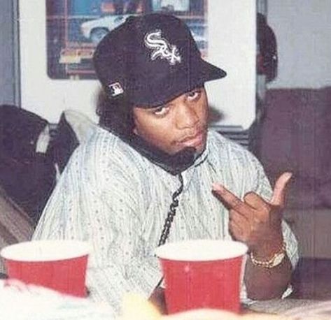 Old School Rap Aesthetic, 90s Rap Aesthetic, Gangsta Rapper, Hip Hop Images, 90s Rappers Aesthetic, Hip Hop Aesthetic, 90s Rappers, Eazy E, Tupac Pictures