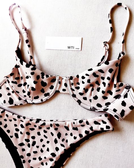 Cold Tips, Summer Princess, Leopard Print Swimsuit, Animal Print Swimsuit, Summer Bathing Suits, Vintage Bathing Suits, Trendy Swimsuits, Fashion Merchandising, Western Style Outfits