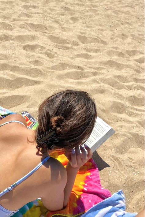 Book Beach, Beach Reads, Beach Selfie, Beach Inspo, Bookstagram Inspiration, Beach Vacay, Summer Afternoon, Stylish Photo Pose, Summer Goals