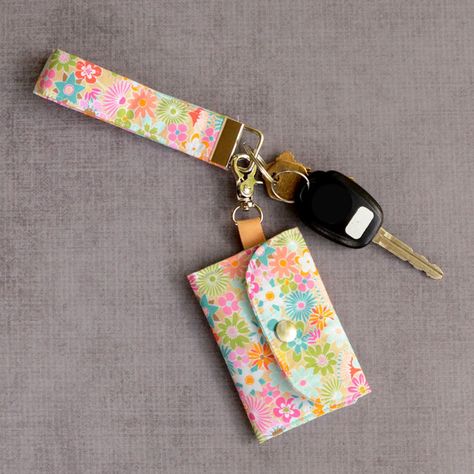 Key Pouch Diy, Sewing Wallet, Key Pouch Pattern, Sew Keyring, Diy Wristlet Keychain, Key Fob Coin Purse Pattern, Key Fob Coin Pouch Free Pattern, Wristlet Keychain Sewing Pattern, Diy Key Fob Wristlet No Sew