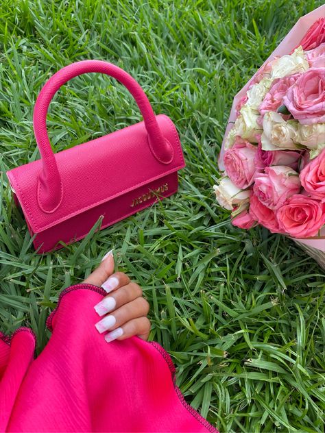 Pink aesthetics. Pink roses. Roses. Jacquees bag. Picnic. Pink outfit picnic. Rainbow picnic idea. Teen Life Hacks, Bedroom Aesthetic, Pink Outfit, Blush Pink, Pink Roses, Rainbow, Pink, Flowers