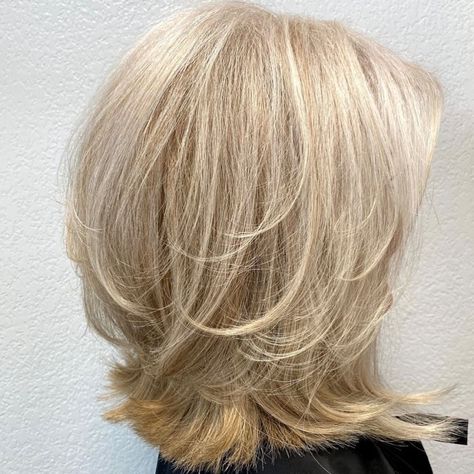 Shoulder-Length Feathered Haircut Feathered Haircut, Medium Length Layered Hairstyles, Medium Brunette Hair, Wispy Layers, Medium Shag Haircuts, Medium Brown Hair, Hair Adviser, Medium Layered Hair, Creamy Blonde