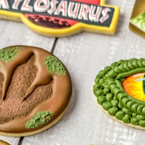 👋🍪Melita * Los Angeles Custom Decorated Cookies on Instagram: "Welcome to Jurassic World 🦖🦕 . . . #mycookiespace #lacookies #labaker #lasweets #ladesserts #latreats #lapartyfavor #losangelescookies #losangelescustomcookies #customcookieslosangeles #losangelesparty #losangelespartyfavors #partyfavorslosangeles #decoratedcookieslosangeles #sugarcookieslosangeles #jurassiccookies #jurassicparkcookies #jurassicpark #jurassicworld #jurassic #jurassicpark3 #jurrasicpark #jurassic #jurassicparkpart Jurassic Park Cookies, Dinosaur Cookies, Birthday Cookies, Custom Cookies, Decorated Cookies, Jurassic World, Jurassic Park, Cookie Decorating, Sugar Cookies