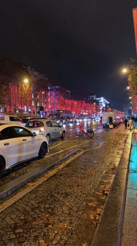 Faux Snap Nuit, Faux Snap Paris, Photo Nuit Snap, Mains Couple, Champs Elysees Paris, Faux Snap, St Denis, France Aesthetic, Flipagram Instagram