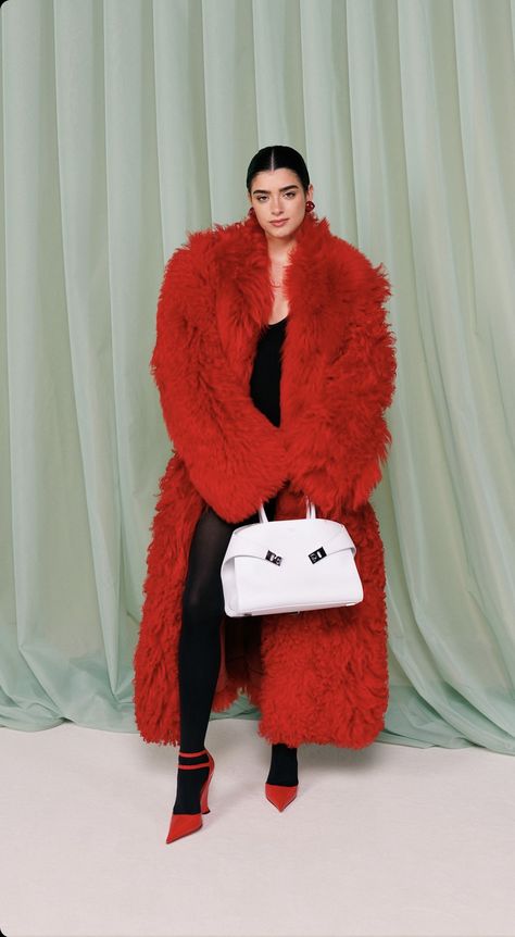 Red Monochromatic Outfit, Red Monochrome Outfit, Red Fur Coat, Fur Dress, Tik Tokers, Red Fur, Chic Coat, Press Tour, Iconic Fashion