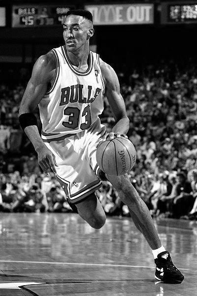 Scottie Pippen Sport Pictures, Jordan Bulls, Scottie Pippen, Sport Nutrition, Basketball Is Life, Basketball Photography, Chicago Sports, Basketball Star, Nba Legends