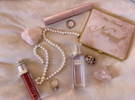 Sweetcore Aesthetic, Aesthetic Expensive, Pink White Aesthetic, Too Faced Natural Eyes, Corset Fashion Outfits, Expensive Things, Expensive Perfume, Classy Aesthetic, Miss Dior