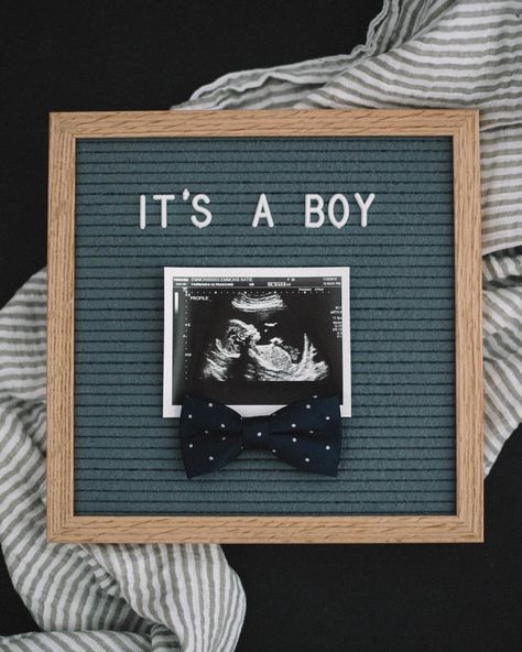 Baby boy gender reveal   See this Instagram photo by @katelaraine • 45 likes Vom Avea Un Copil, Photo Bb, Unique Pregnancy Announcement, Boy Announcement, It's A Boy Announcement, Gender Reveal Photos, Gender Announcements, Idee Babyshower, Boy Baby Shower Ideas