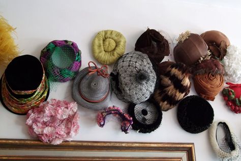 Vintage Hat Collection. Vintage Hat Display, Diy Hat Rack, Cowboy Hat Rack, Wall Hats, Diy Tumblr, Hanging Hats, Hat Organization, Hat Hanger, Hat Display