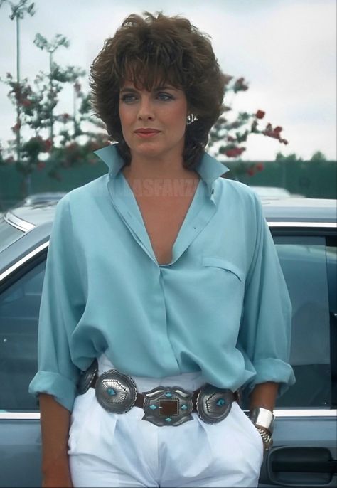 Linda Gray Dallas, Sue Ellen Ewing, 80’s Outfits, Dallas Tv Show, Linda Gray, 70s Tv Shows, Dramatic Classic, Tv Show Outfits, Dallas Fashion