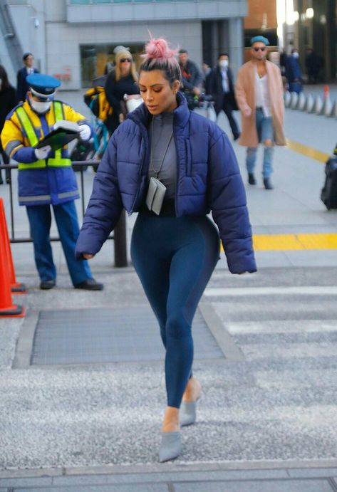 Kim Kardashian out in Tokyo Japan/ march 2018 Kardashian Casual Outfit, Kim Kardashian Yeezy, Tokyo Outfits, Kim Kardashian Outfits, Kim K Style, Kardashian Outfit, Kim Kardashian Style, Teen Choice Awards, Jenner Style