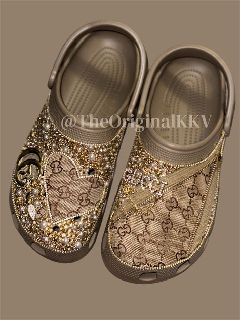 Gucci Inspired Crocs #crafts #crocs #crocsoriginal #gucci #customcrocs #custom #diy #kkv #designer #bougie #fashion #aesthetic #style Gucci Crocs, Bougie Fashion, Crocs Ideas, Gucci Inspired, Custom Crocs, Aesthetic Style, Fashion Aesthetic, Gucci