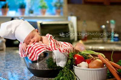 Little Chef Thanksgiving Baby Pictures, Baby Holiday Pictures, Holiday Baby Pictures, Fall Newborn Photography, Fall Baby Pictures, Baby Thanksgiving, Thanksgiving Photos, Monthly Baby Pictures, Baby Milestone Photos