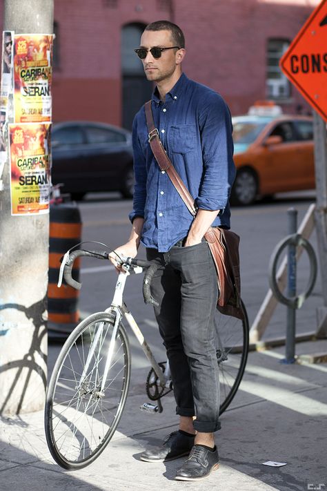 menstyled: “ (via csmartfx) ” Cycle Chic Men, Urban Bike Style, Bicycle Chic, Cycle Chic, Urban Bike, Mens Editorial, Man Bike, Mens Spring Fashion, Mens Fashion Inspiration