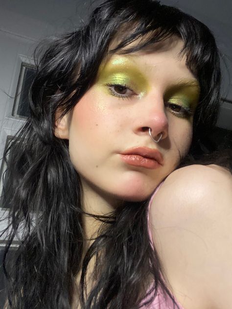 Bleached Eyebrow Makeup Look, Makeup With Bleached Brows, Green Eyebrows Make Up, Small Eyebrows Alt, Bright Green Makeup, Bleached Eyebrows Aesthetic, Bleach Brows Makeup, Bleach Eyebrow, Bleached Eyebrows Makeup