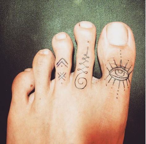 50+ Cute Toe Tattoos For Women (2019) - Page 2 of 5 - Tattoo Ideas 2019 Toe Tattoos For Women Simple, Thai Tattoos For Women, Toe Tattoos For Women, Toe Ring Tattoos, Toe Tattoo, Toe Tattoos, Hippie Tattoo, Yoga Tattoos, Blackout Tattoo