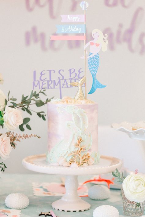 Mermaid Cake Ideas Simple, Pastel Mermaid Party, Pastel Mermaid Birthday Party, Pastel Mermaid, Girly Birthday Party, Sea Cakes, Mermaid Parties, Wedding Party Ideas, Mermaid Cakes