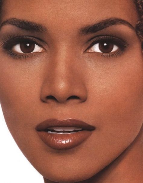 1970’s Makeup, 1950’s Makeup, Halle Berry 90s, 1990s Makeup, Glam Barbie, Makeup 90s, 90s Makeup Look, Full Coverage Makeup, 80s Makeup