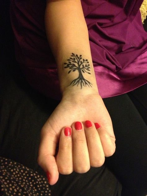 Small Tree Tattoo, Tree Tattoo Meaning, Tattoo Tree, Family Tree Tattoo, Tree Tattoo Designs, Small People, Tree Of Life Tattoo, Tattoo Designs For Girls, Small Tattoo Designs