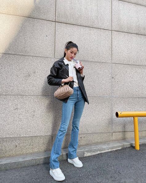 IZ*ONE member Jang Won-young showed off her stunning beauty. Young Outfit, Kpop Outfits, Iz One, Britney Spears, Fitness Inspo, K Pop, Chic Outfits, Kpop Girls, Korean Fashion