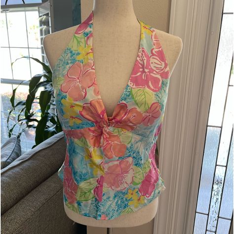 Brand New With Tags. Super Cute Lily Pulitzer Halter Top In Color “Via Blue, Blue Hawaii. Ties Around Neck And Has A Pull Zipper On One Side. Padded Cups Inside Bust. It Is Lined. 94% Silk 6% Spandex Lining Is 100% Polyester A Very Minor Spot On Upper Strap As You Can See In Last Picture. Probably Comes Out, But Because It’s New With Tags, I Did Not Launder It. P2p Measures Approximately At 15” Size Medium Msrp $160 V Neck Top Aesthetic, Beach Tops For Women, Purple Halter Top Outfit, 2000s Beach Fashion, Bright Colored Clothes, Cute Tropical Outfits, Colorful Beach Outfit, Hawaii Fashion, Colorful Tops